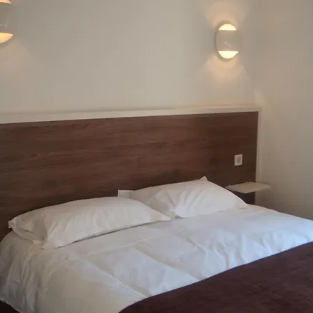 Hotell Le Gil De France Montbrison